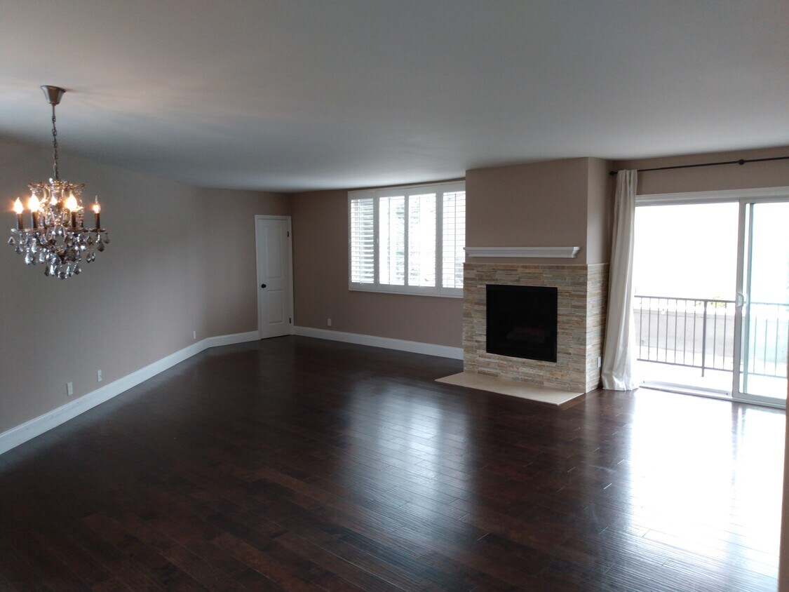 Primary Photo - 2385 Roscomare Rd