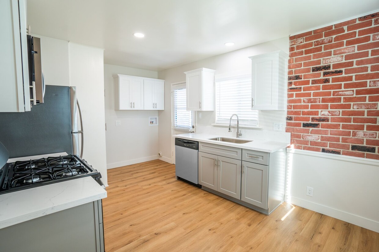 Primary Photo - Spacious 1/1 Located in Central Torrance