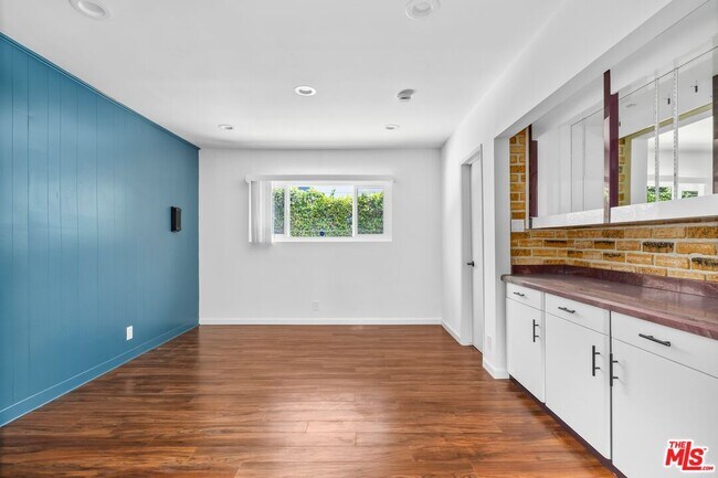Foto del edificio - 4509 Canoga Dr