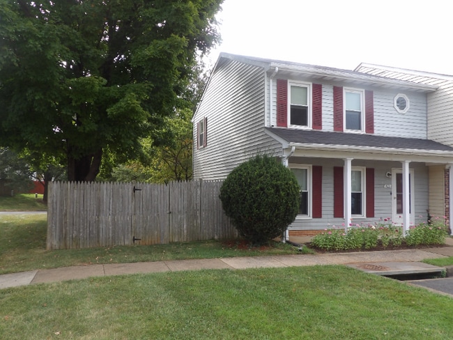 Building Photo - 413 Forest Ct