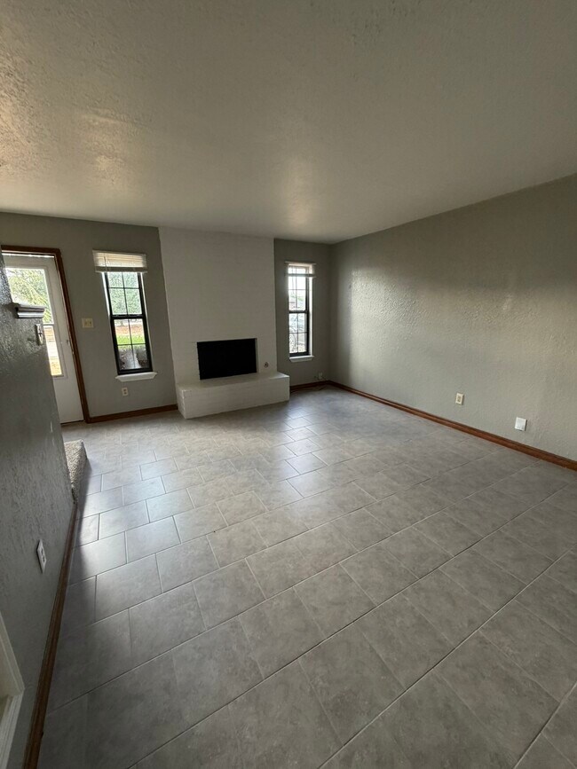 Foto del edificio - 2125 Beaumont Dr