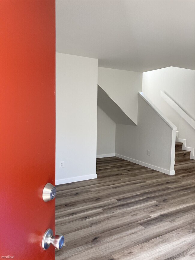 Building Photo - 2 br, 1.5 bath Townhome - 4472 Copeland Ave