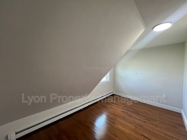 Building Photo - 107-109 Burgess Ave