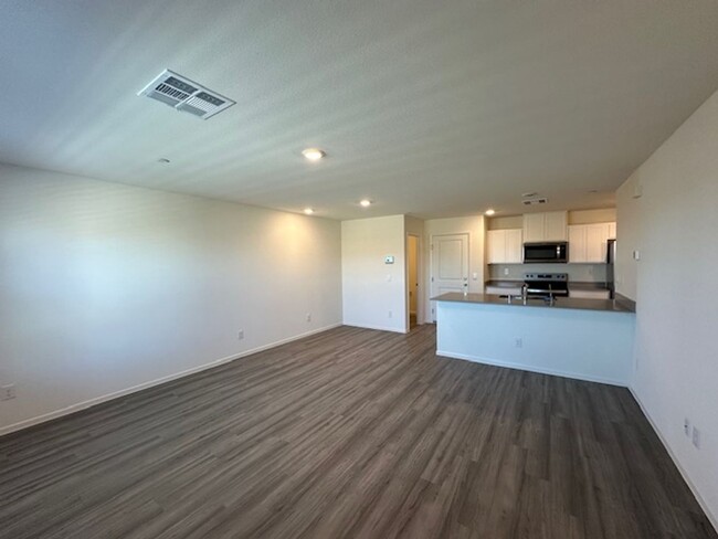 Foto del edificio - BRAND NEW DR HORTON GATED TOWNHOME COMMUNI...