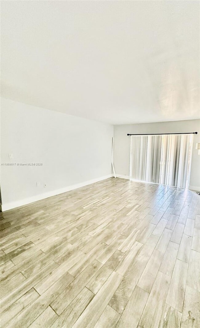 Foto del edificio - 7204 Fairway Dr