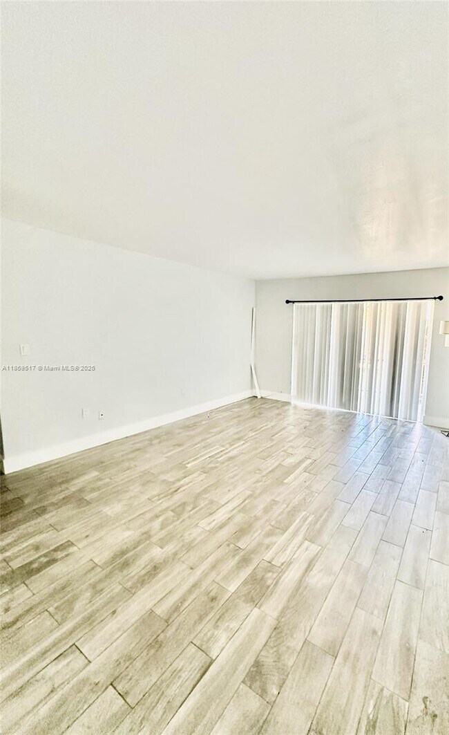 Building Photo - 7204 Fairway Dr