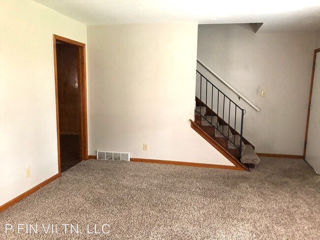 Building Photo - 5 br, 2.5 bath House - 2949 Clearbrook Street