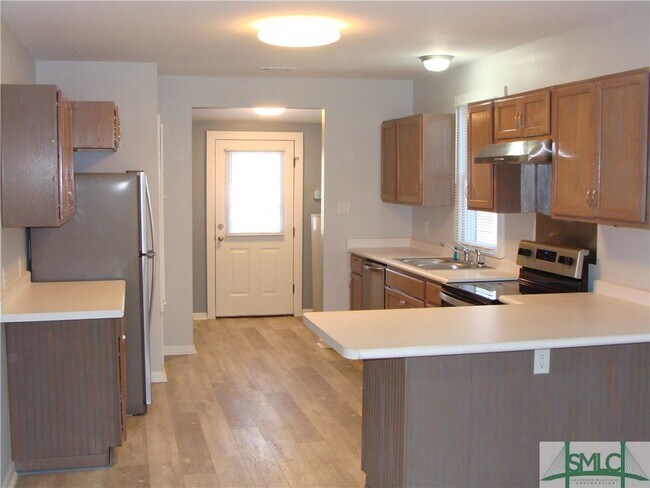 Building Photo - 910 W Victory Dr