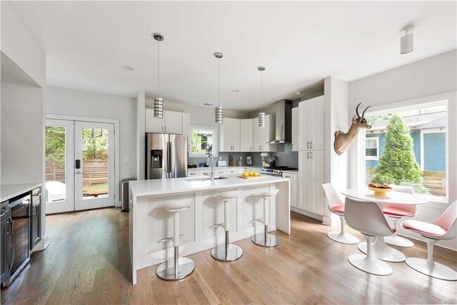 Building Photo - 1124 Hawthorne St NE