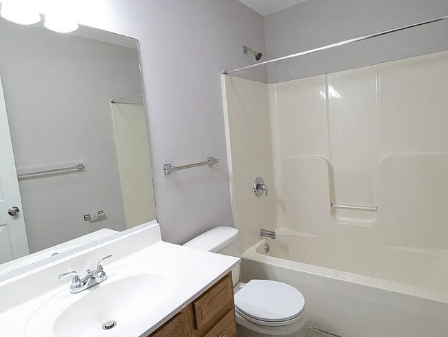 Foto del edificio - Spacious two-bedroom townhome
