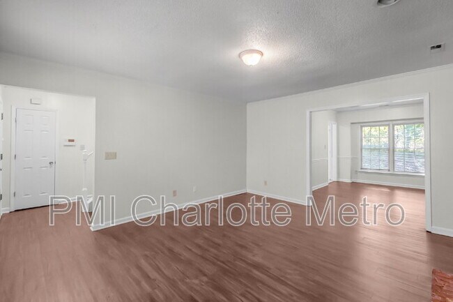 Foto del edificio - 10800 Whittersham Dr