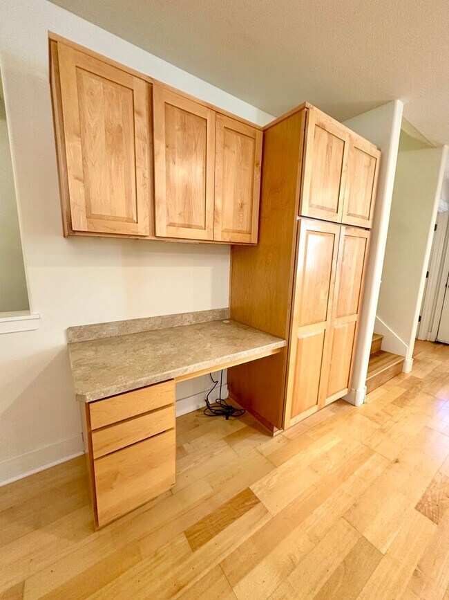 Foto del edificio - 1889 NW Monterey Pines Dr