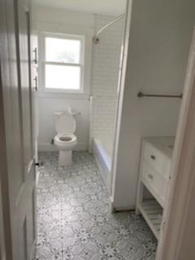 Foto del edificio - FOR LEASE!! Great location!