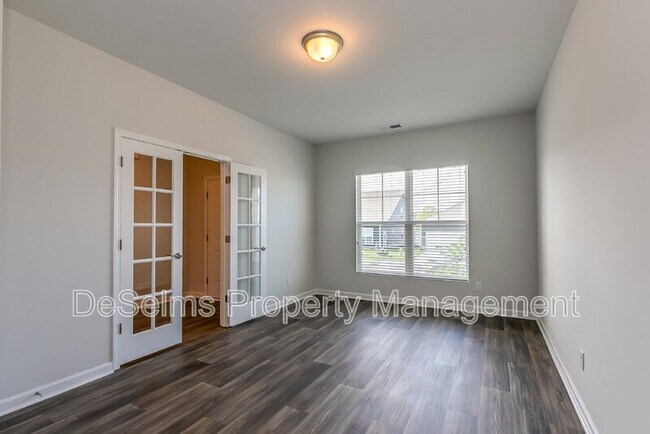 Foto del edificio - 3418 Hattie Ln