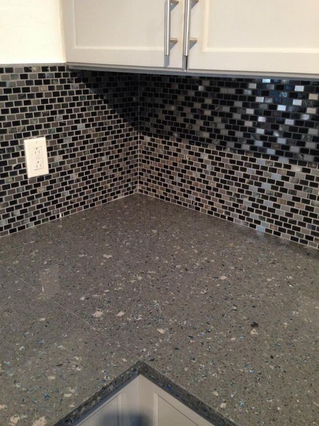 Foto del edificio - Stunning Renovation - South Side Flats