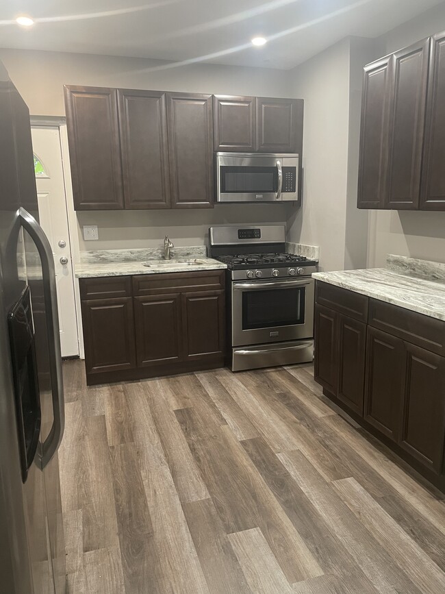 Building Photo - 52 N 59th St