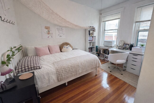 Building Photo - 59 Hemenway St