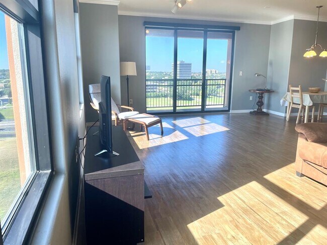 Building Photo - 330 E Las Colinas Blvd