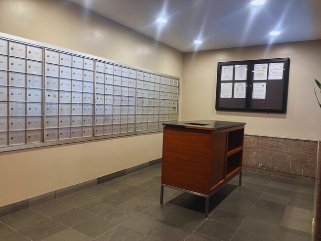 Foto del edificio - 4970 N Marine Dr