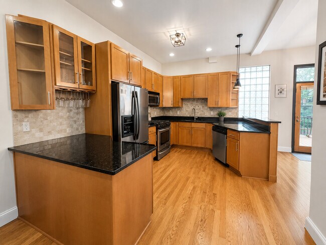 Foto del edificio - 2647 W Logan Blvd