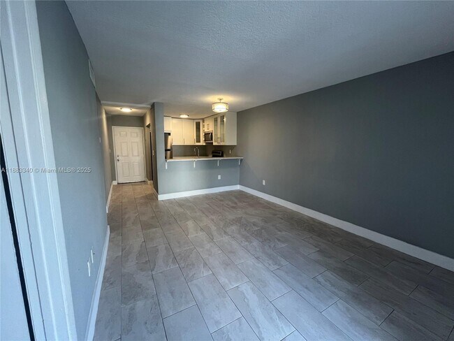 Foto del edificio - 8145 NW 7th St
