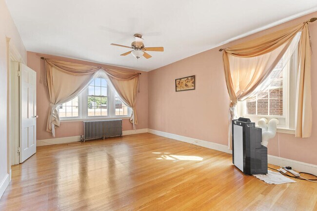Foto del edificio - 1272 Beacon St