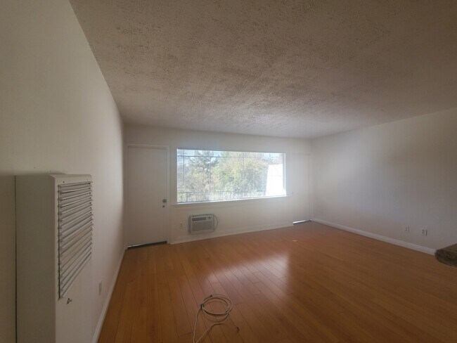 Foto del edificio - 947 Olancha Dr