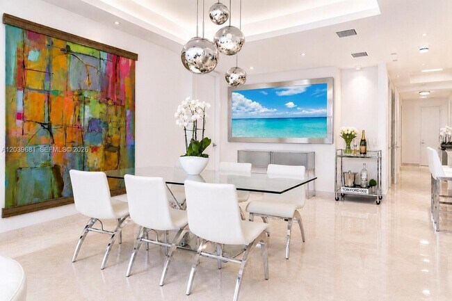 Foto del edificio - 100 South Pointe Dr
