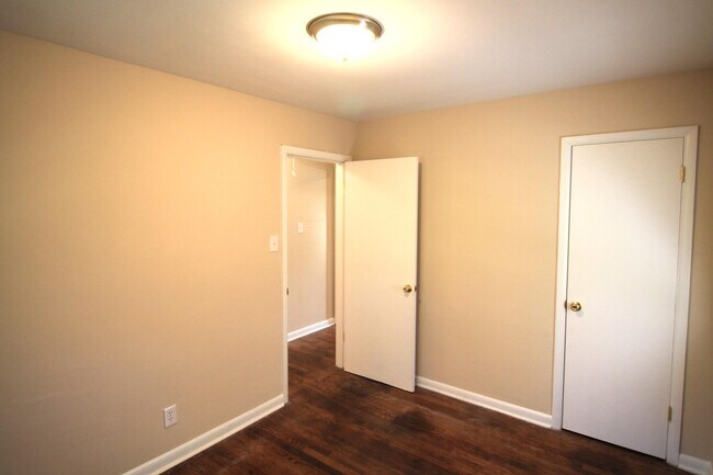 Building Photo - 155 Delmont Dr