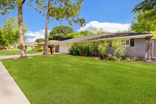 Building Photo - Beautiful 3 bedroom 2.5 bath home for Leas...