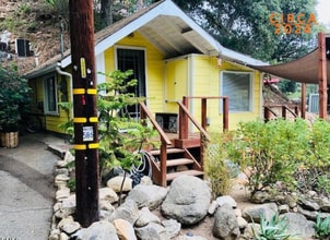 Building Photo - 586 Los Rocas Dr