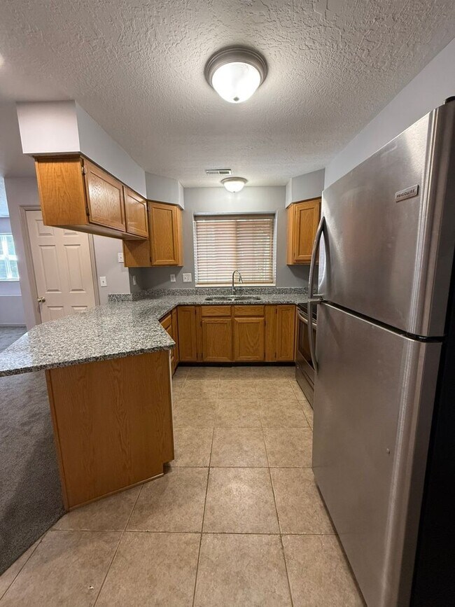 Building Photo - 370 W 4900 S