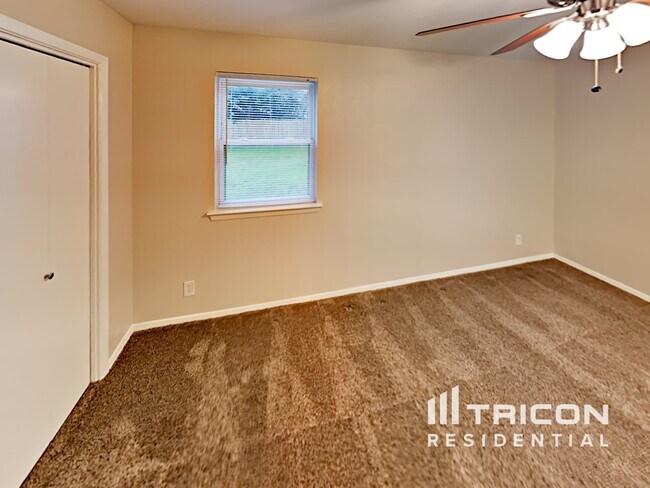 Foto del edificio - 1702 Tyler Ave