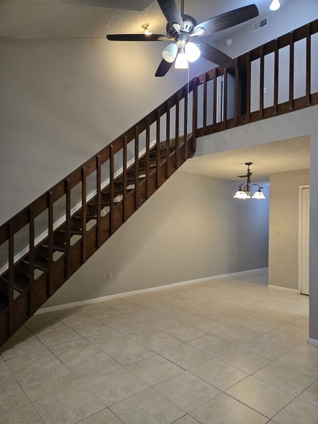 Foto del edificio - 2738 Hunt Club Ln