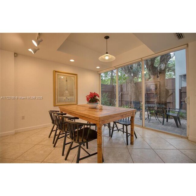 Building Photo - 2200 Lincoln Ave