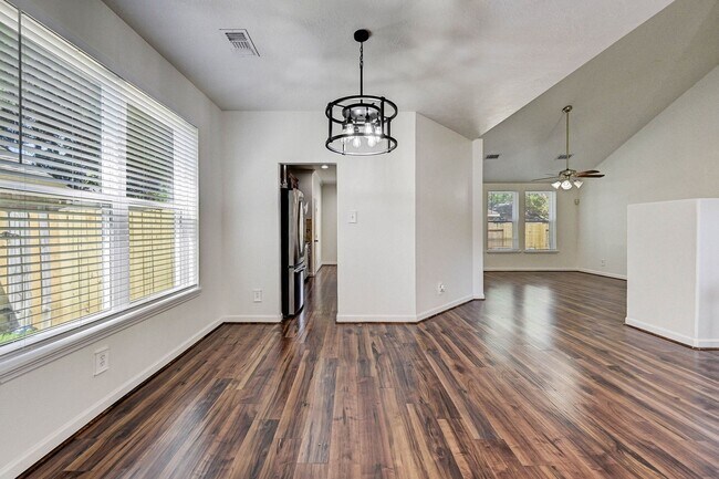 Building Photo - 15127 Trumpet Vine Ln