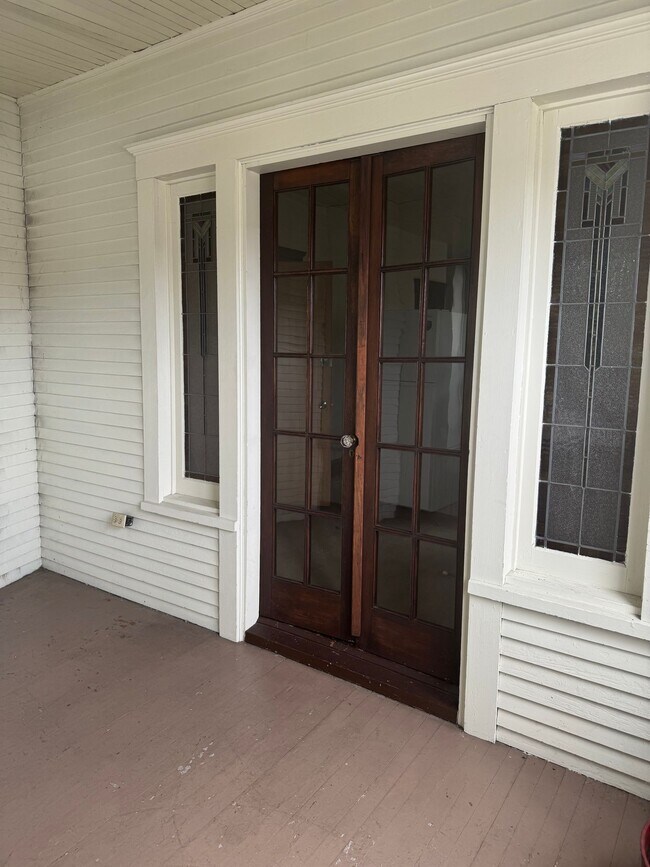 Foto del edificio - Newly Renovated 2 bedroom/1 bath Apartment!