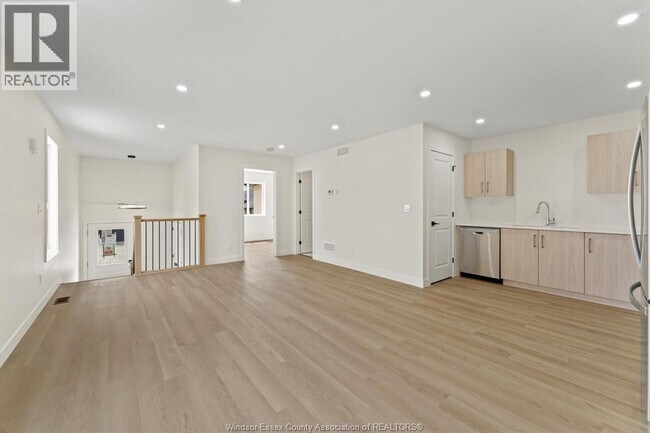 Building Photo - 2469 Front Rd