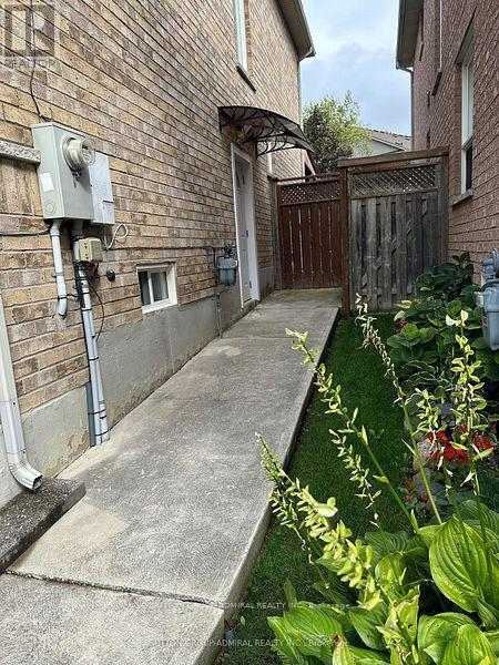 Photo du bâtiment - 185 Red Maple Rd