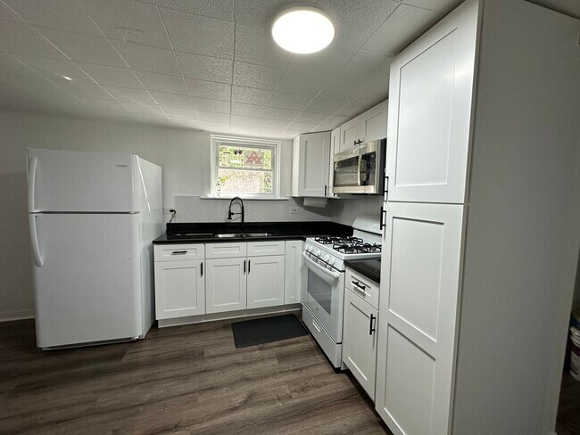 Foto del edificio - 4904 N Austin Ave