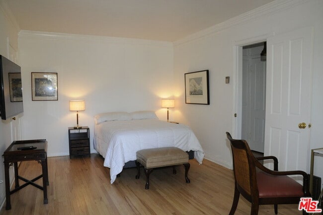 Building Photo - 1301 Devon Ave