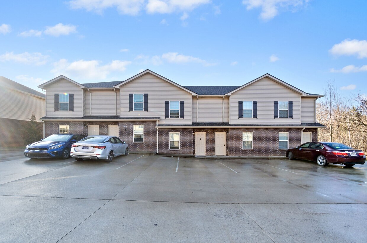 1110 Ash Ridge Dr, Clarksville, TN 37042 Apartments in Clarksville