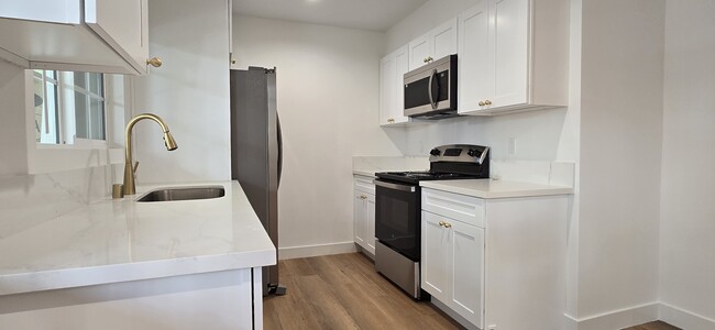 Foto del edificio - 10435 Ashton Ave