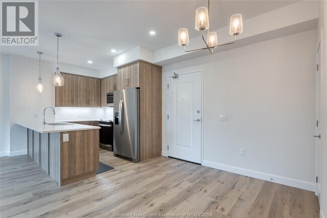Photo du bâtiment - 1740 Sprucewood Ave
