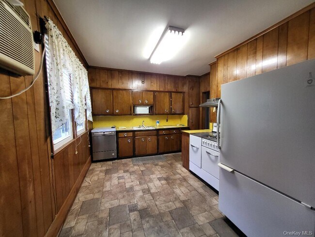 Building Photo - 69-35 Hessler Ave