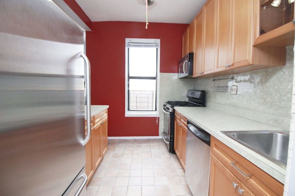 Primary Photo - 34-33 33rd St