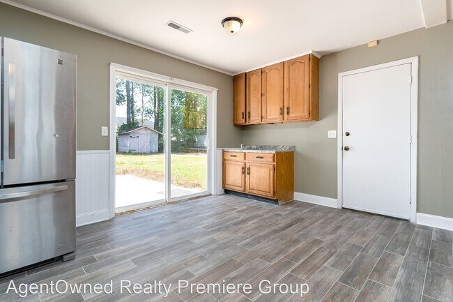 Building Photo - 3 br, 1.5 bath House - 117 Mountain Pine Road