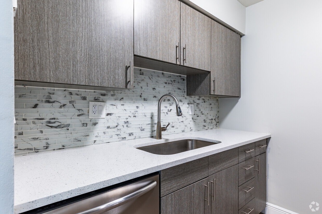 Primary Photo - Inland Seas Apartments
