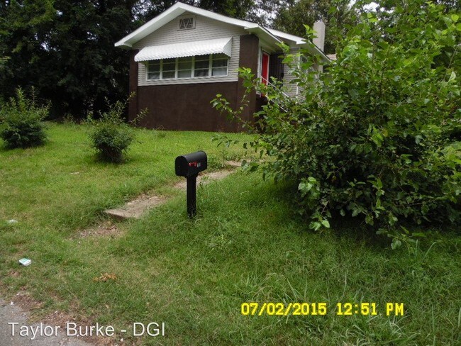 Foto del edificio - 3 br, 1 bath House - 600 9th Avenue