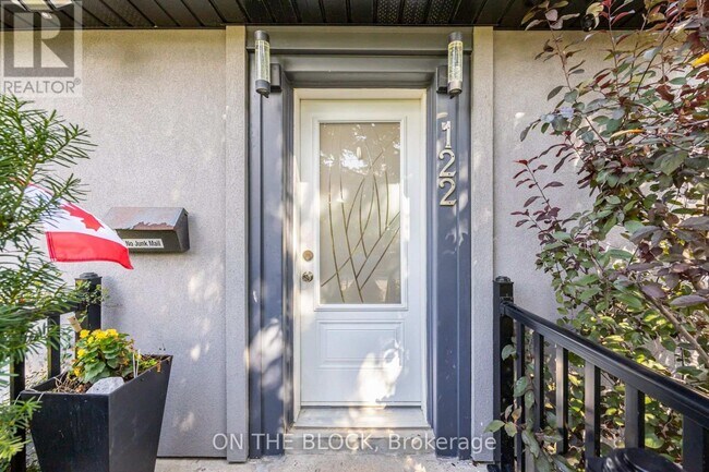 Building Photo - 122 Allenby Ave